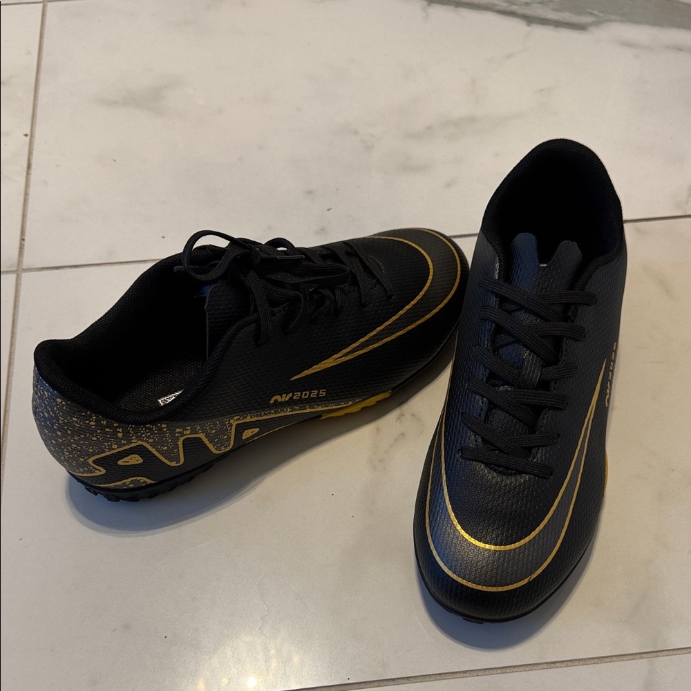 Brand new, never worn! Men's football boots